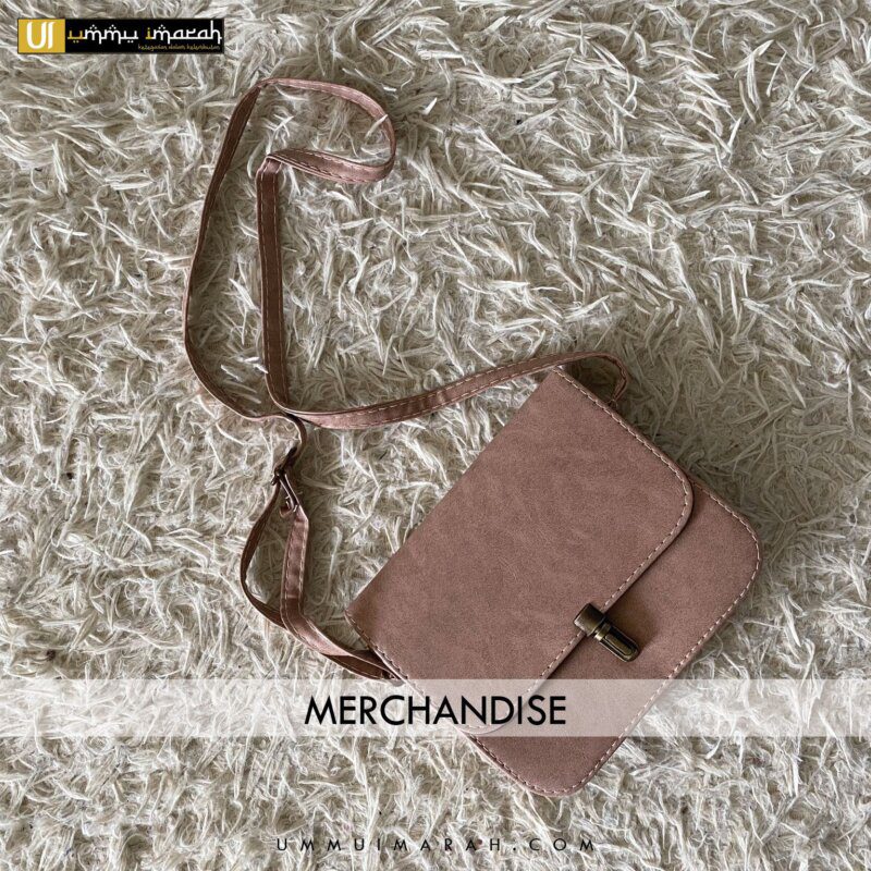 Merchandisce-Sejadah-Hantaran-Exclusive-Rectangle-Mini-Sling-Bag-Ummu-Imarah-Dusty-Pink