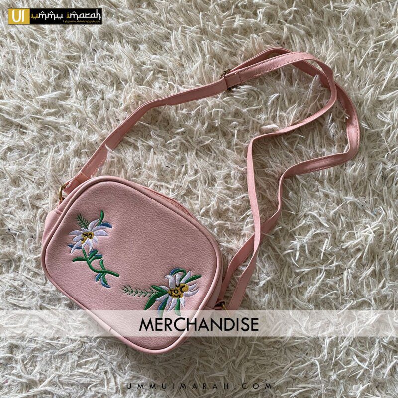 Merchandisce-Sejadah-Hantaran-Exclusive-Rectangle-Mini-Sling-Bag-Ummu-Imarah-Pink